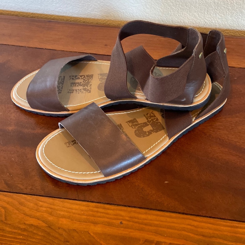 Sorel sandals size 10
